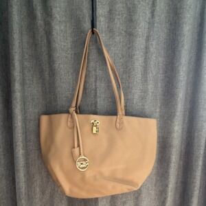 BCBGMAXAZRIA Beige Pebbled Shoulder Bag Padlock Accent Logo Charm Gold Hardware